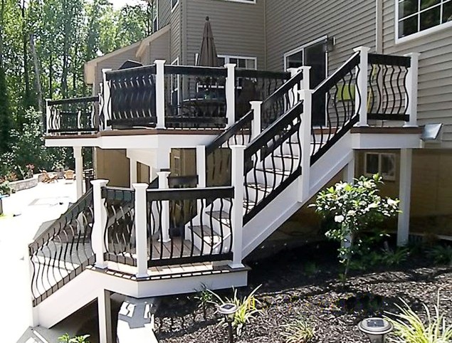 HNH Deck and Porch deck with Deckorator's railing and Fiberon floor