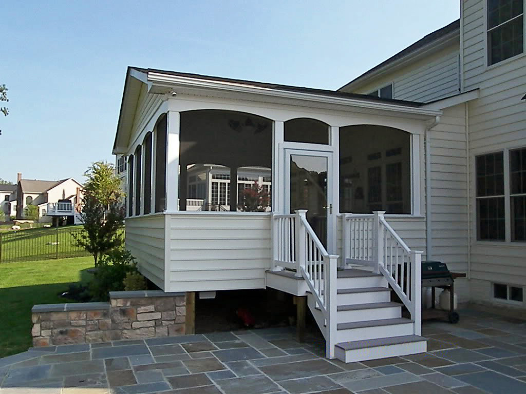 HNH Deck & Porch low maintenance screened porch.
