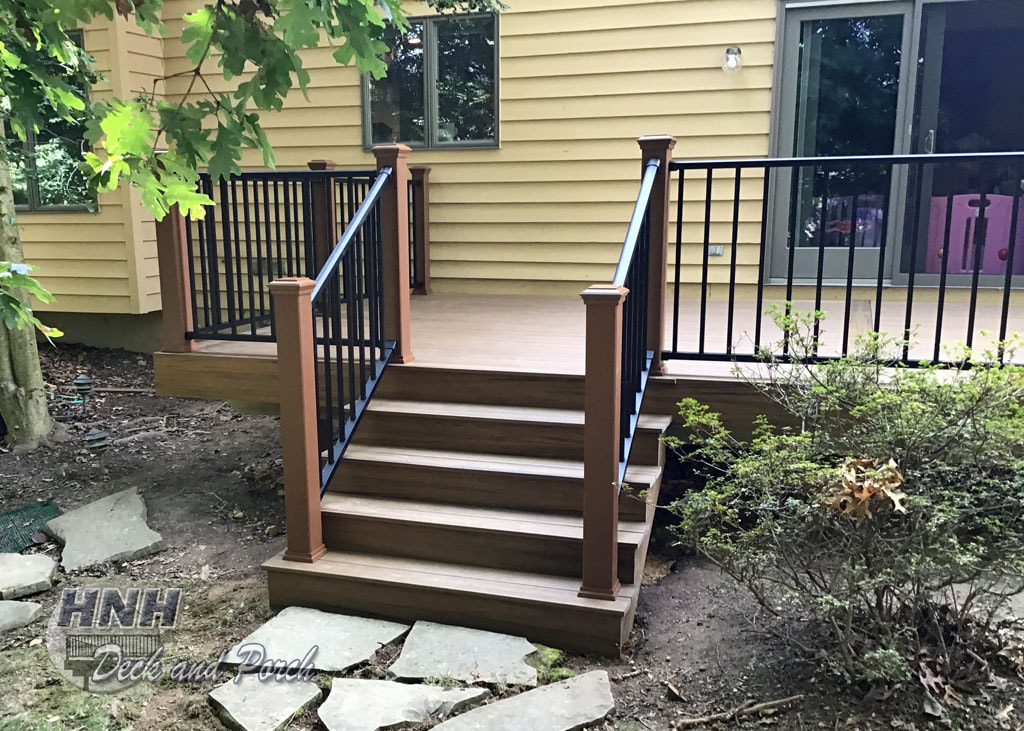 Trex Transcend, Havana Gold decking, black aluminum railing