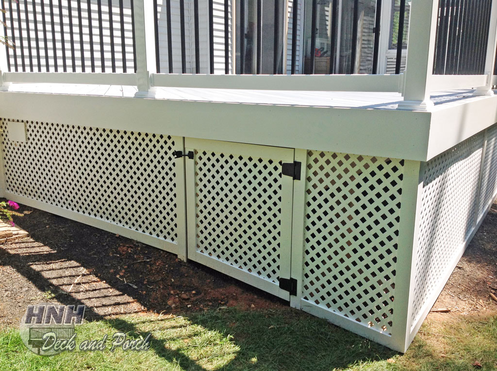 Deck with white vinyl privacy lattice with gate for storage