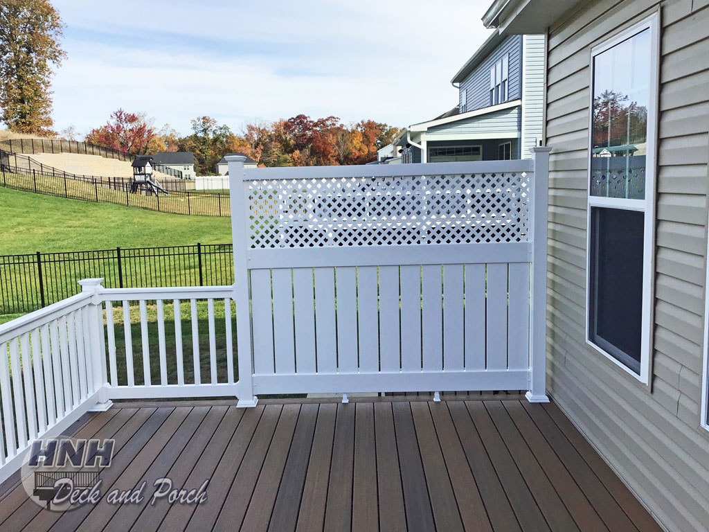 Deck with white vinyl privacy panel