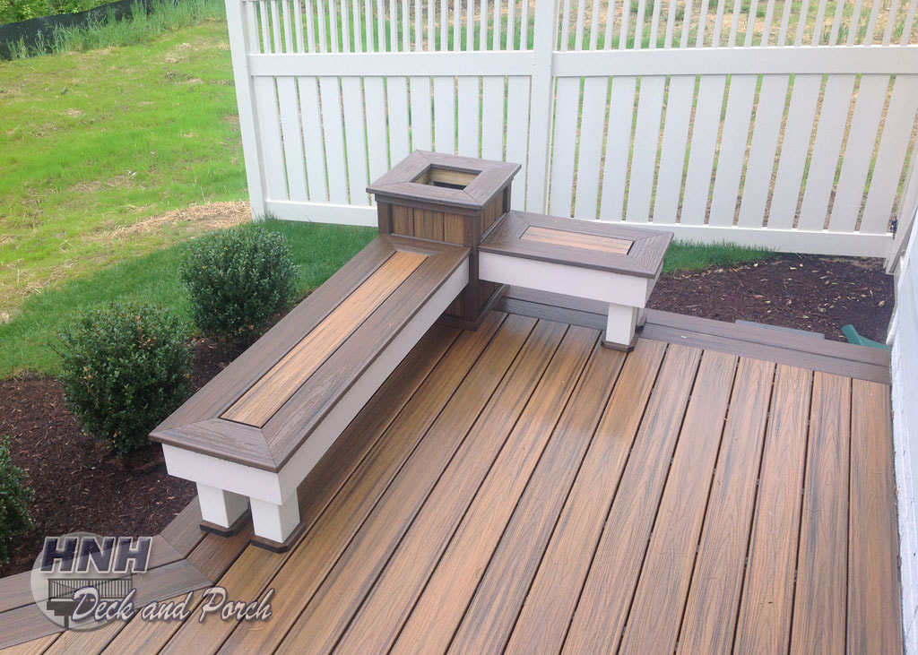 Bench and Flower box using Trex Transcend Havana Gold and Spiced Rum