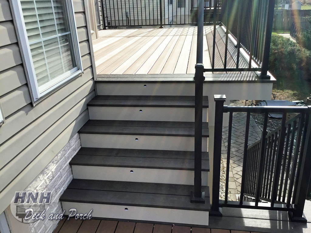 Deck with LED accent lighting by iLighting