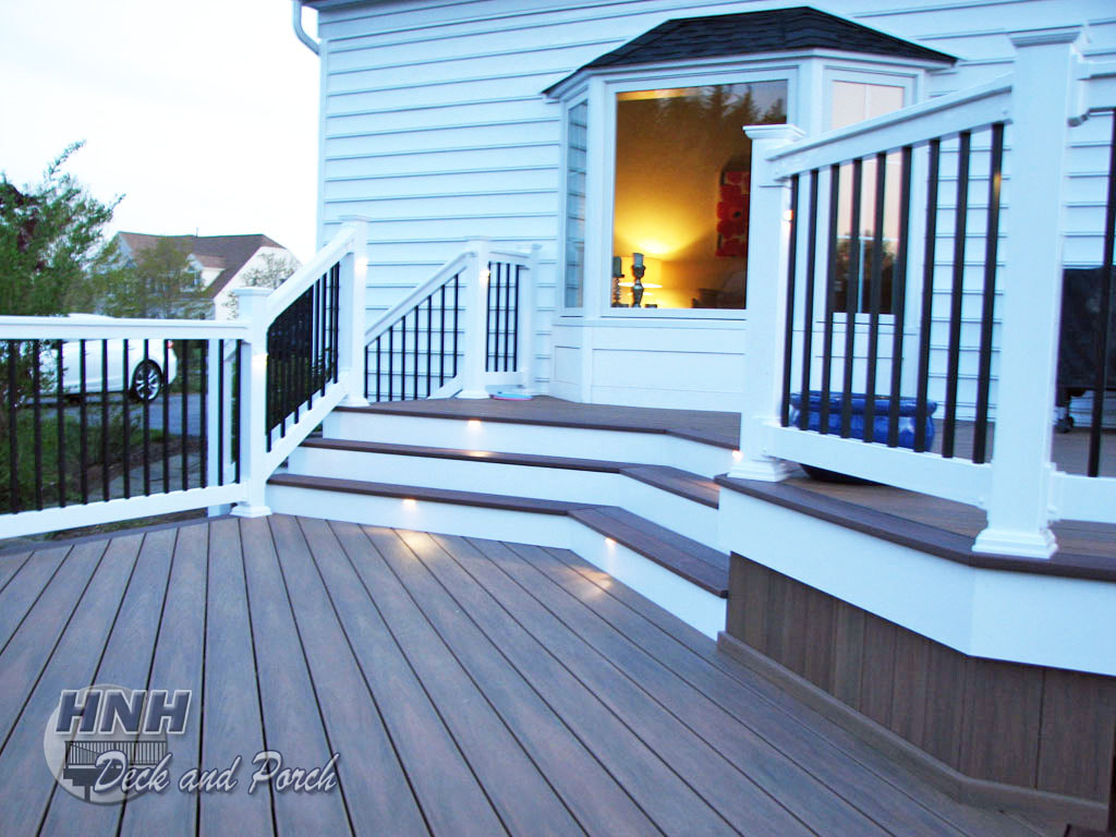 Deck with LED accent lighting by iLighting